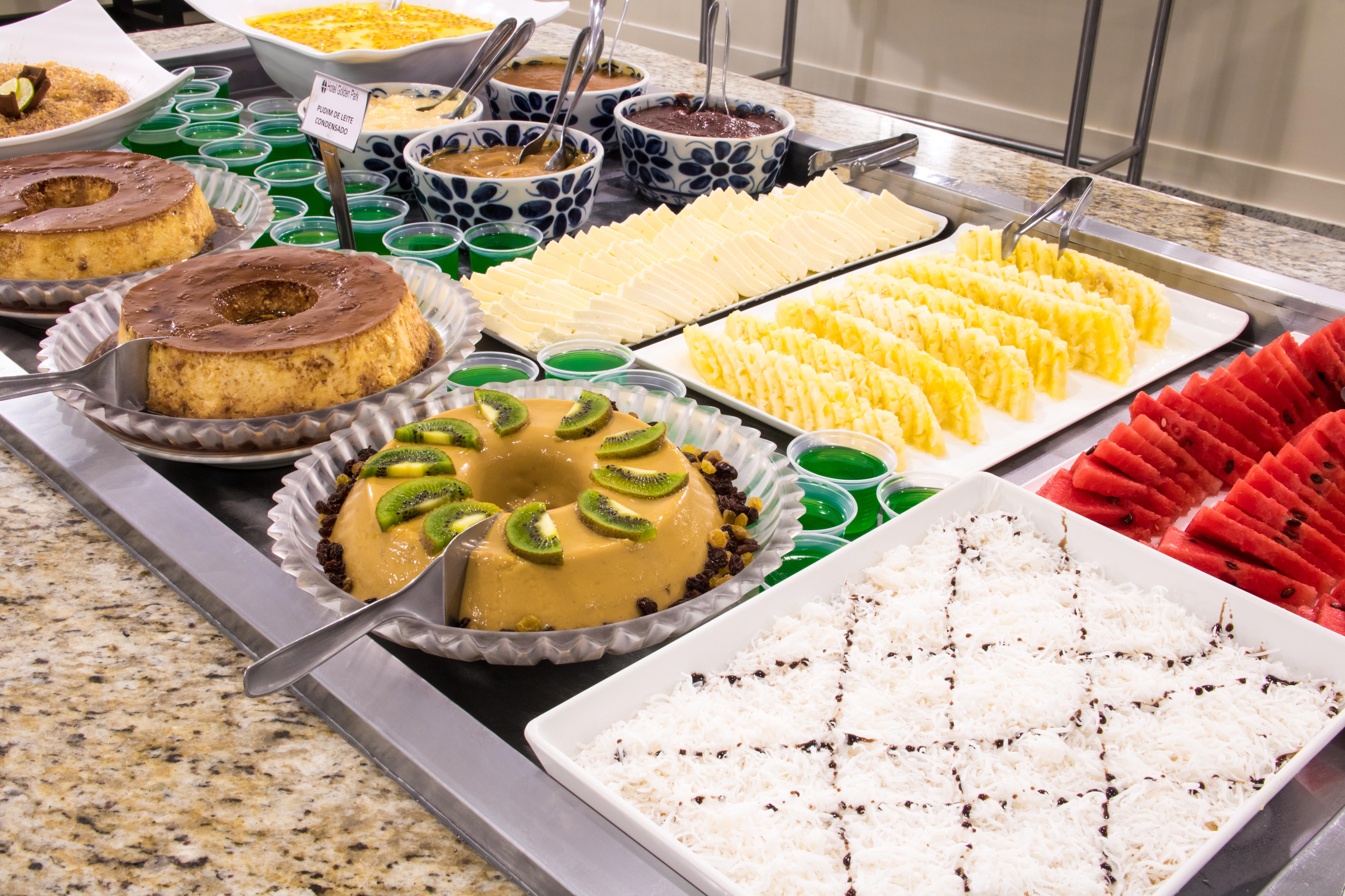 Golden Park All Inclusive Poços de Caldas Extérieur photo A dessert buffet