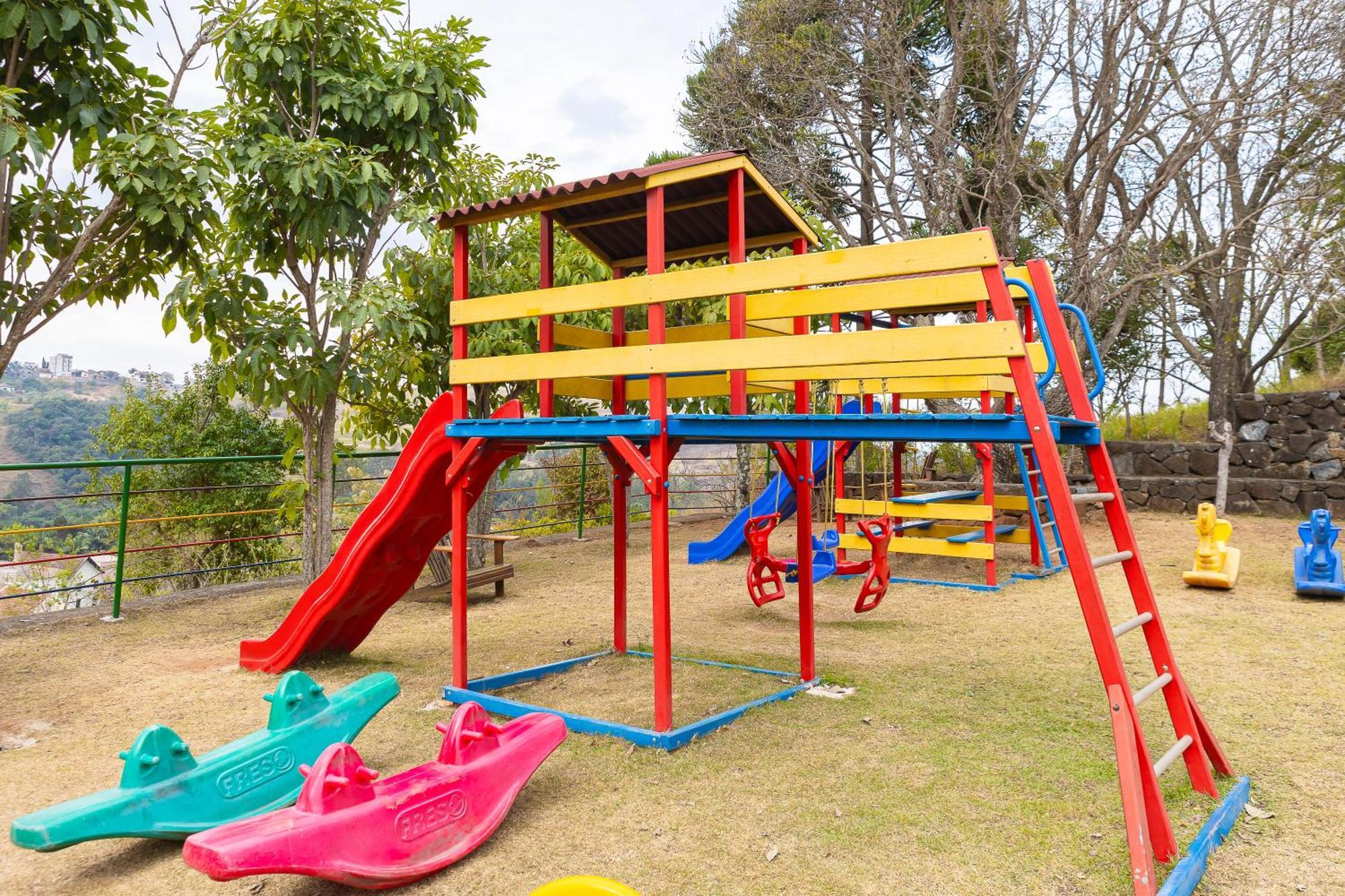 Golden Park All Inclusive Poços de Caldas Extérieur photo Playground at the school